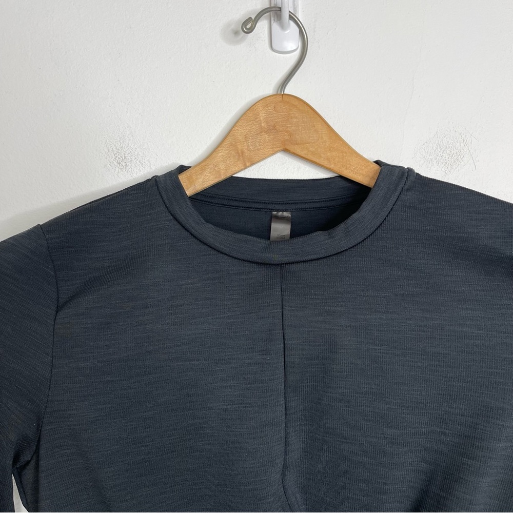 Beyond Yoga Heather Rib Groove Long Sleeve Twist Cropped Top Black Heather Sz M - Picture 5 of 16